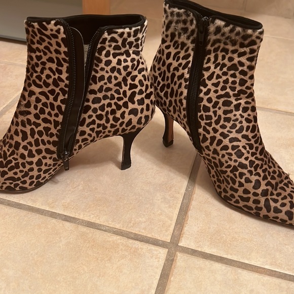Via spiga calf hair leopard pointed toe booties 8.5...but fits like a size 8 - Picture 3 of 5